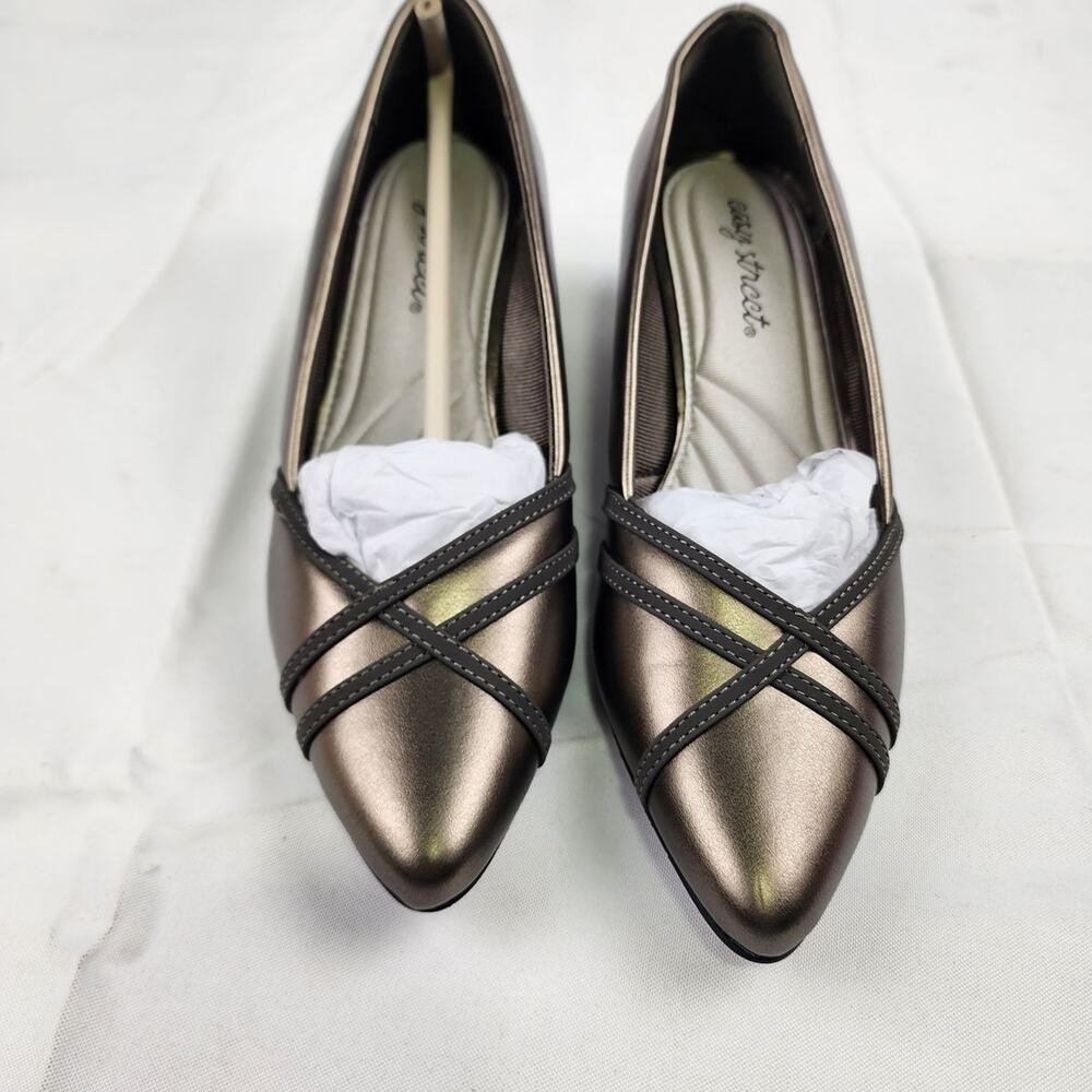 Easy Street Women's Size 8 Pewter Lamy Lotus Pointed Toe Block Heel Pumps